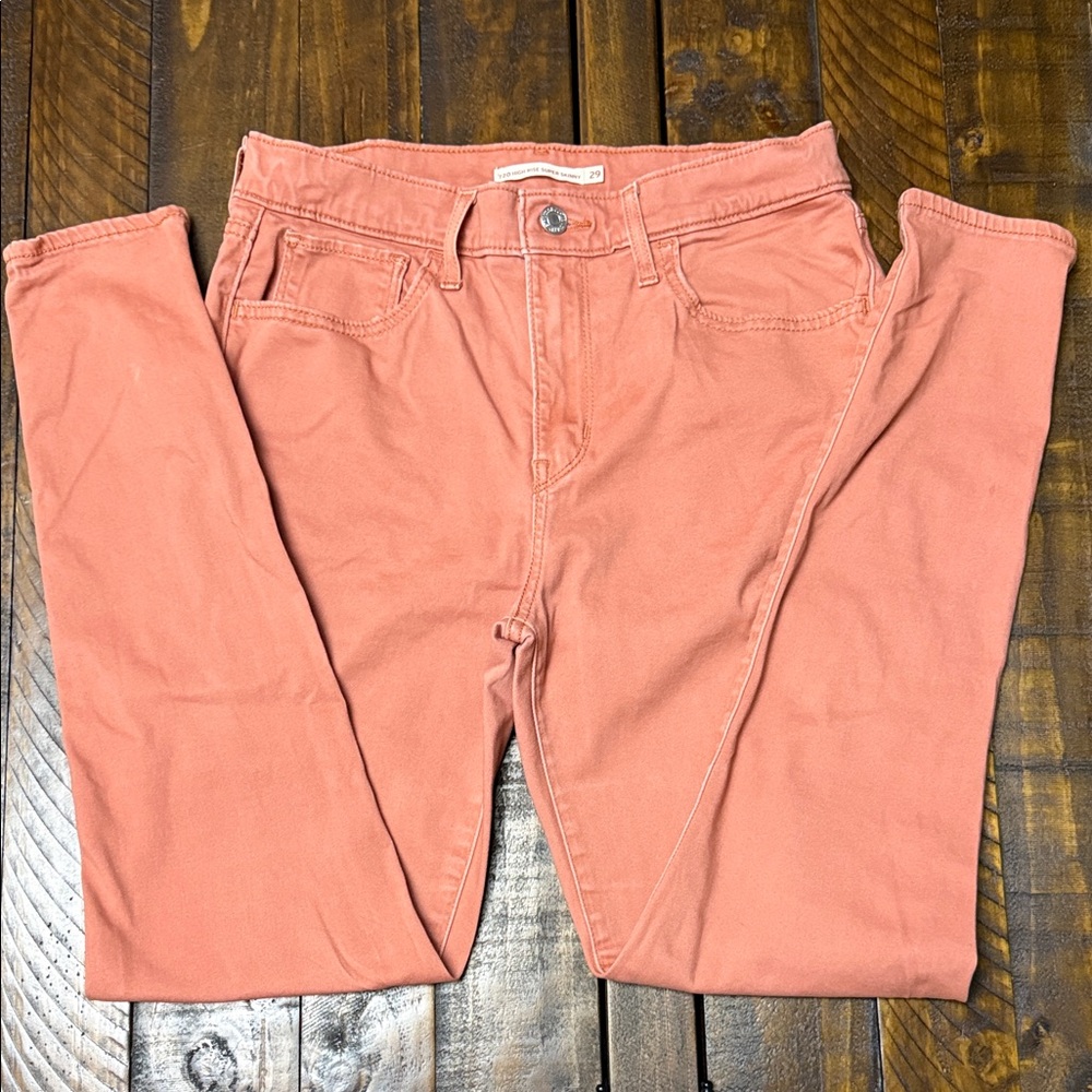 Levi's Skinny Pants in Coral/Terracotta